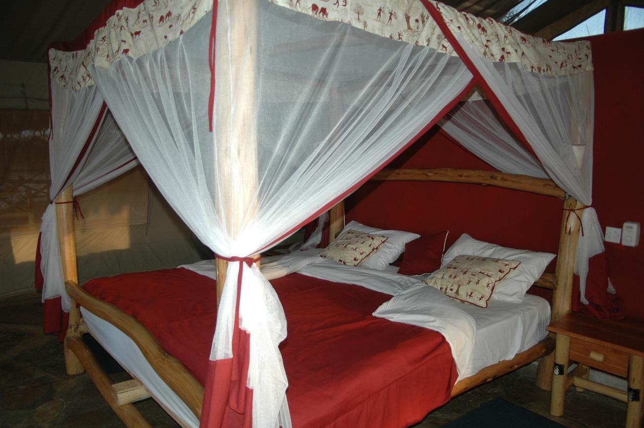 Maneaters Tsavo Exterior foto
