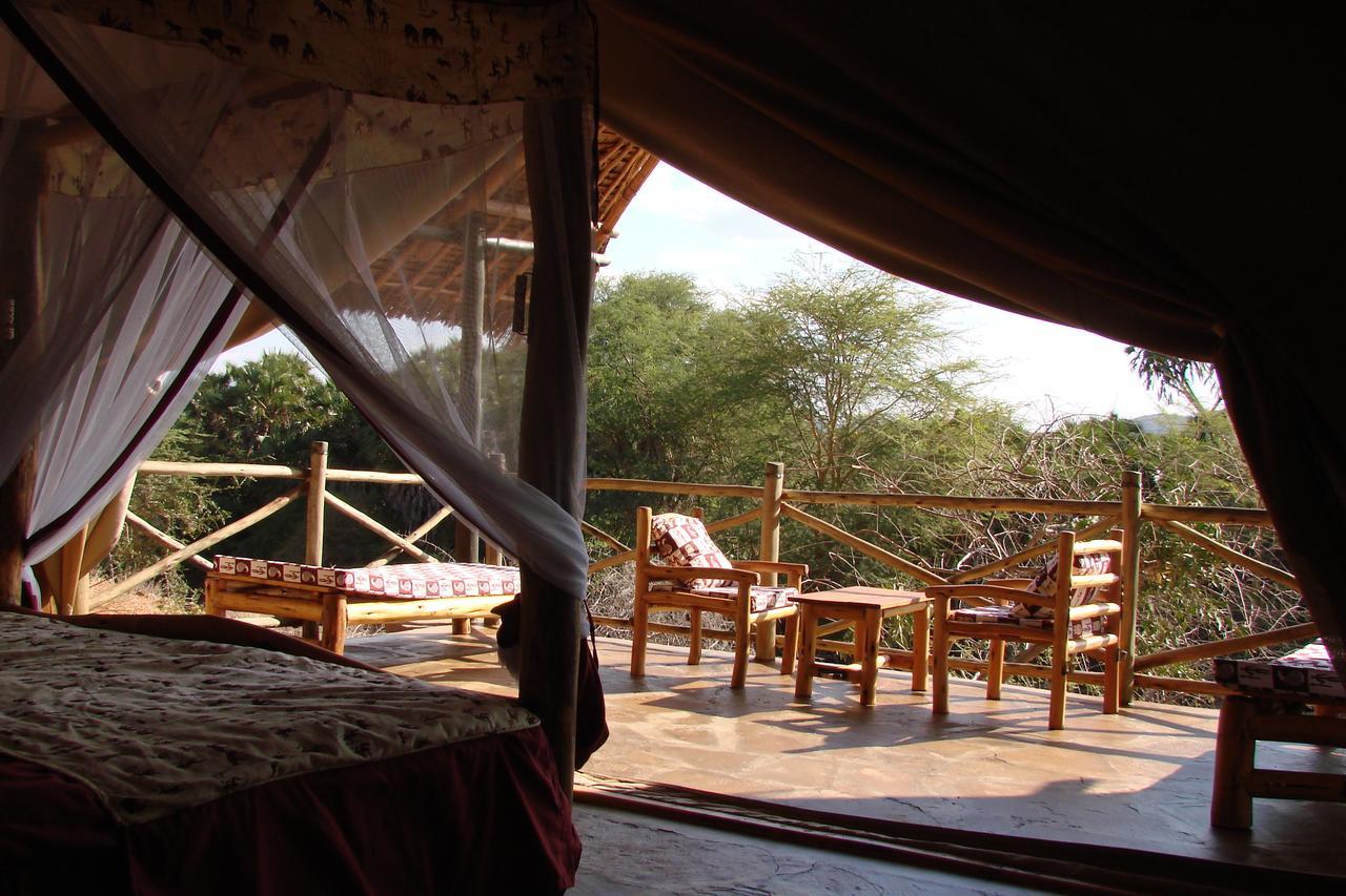 Maneaters Tsavo Exterior foto