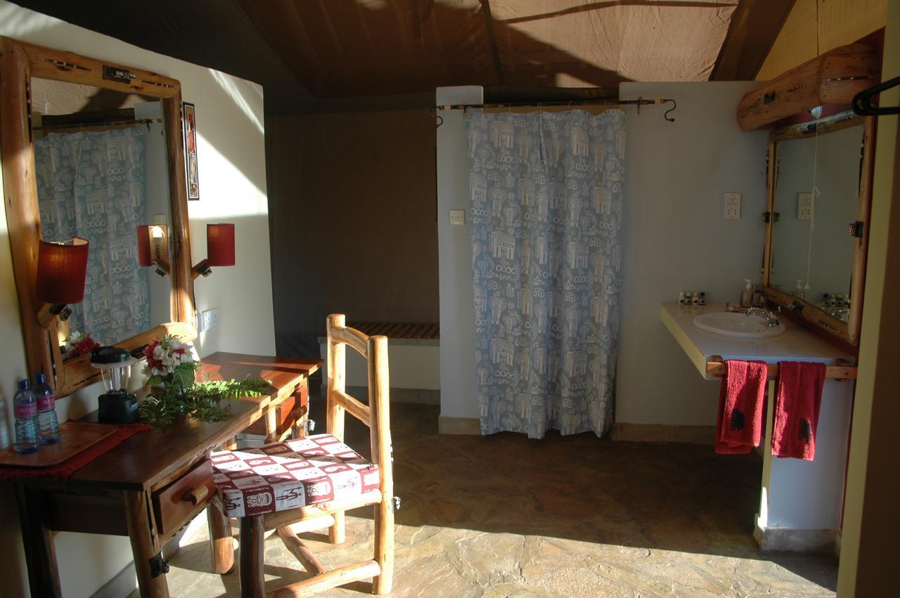 Maneaters Tsavo Exterior foto
