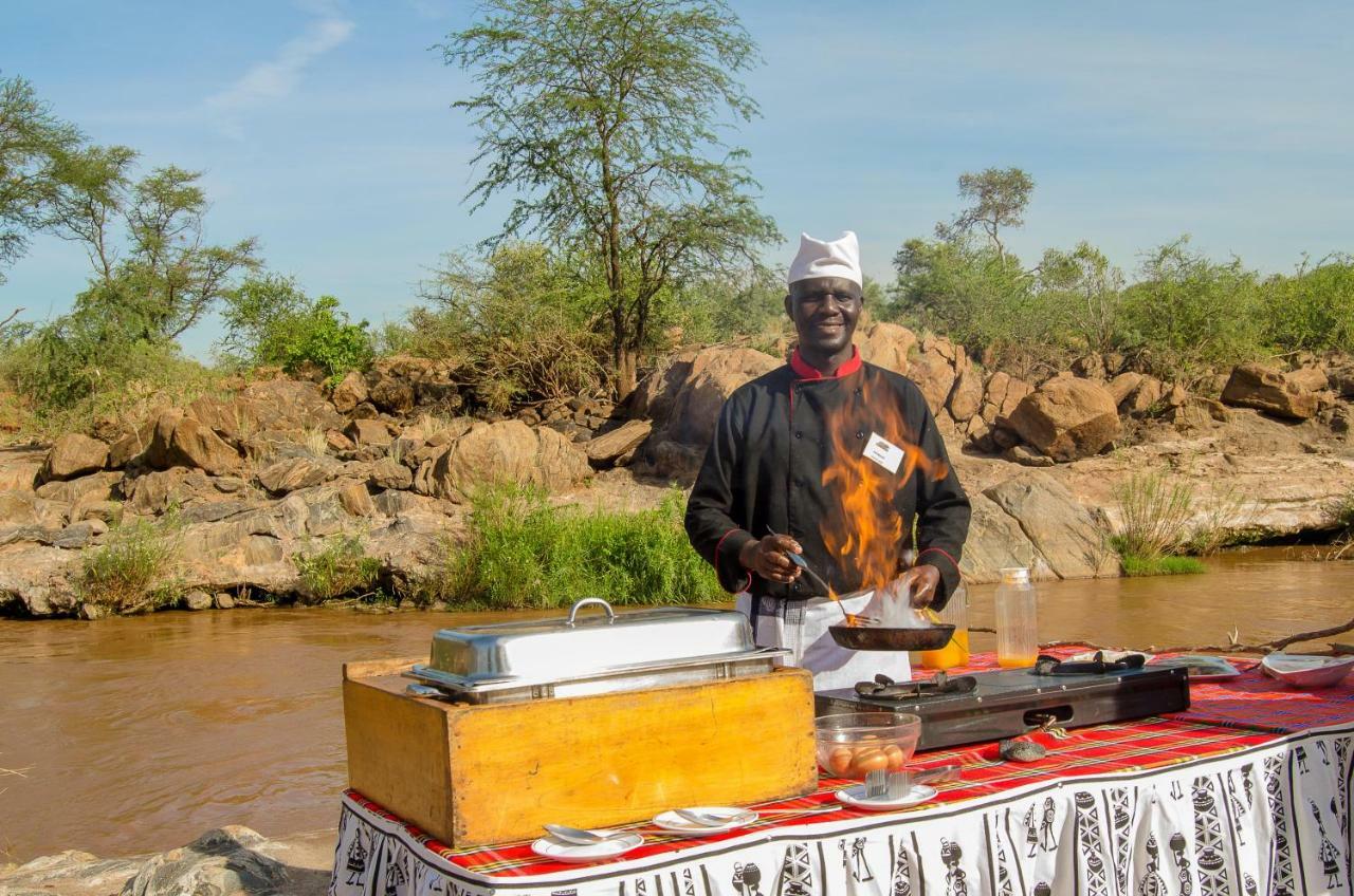 Maneaters Tsavo Exterior foto