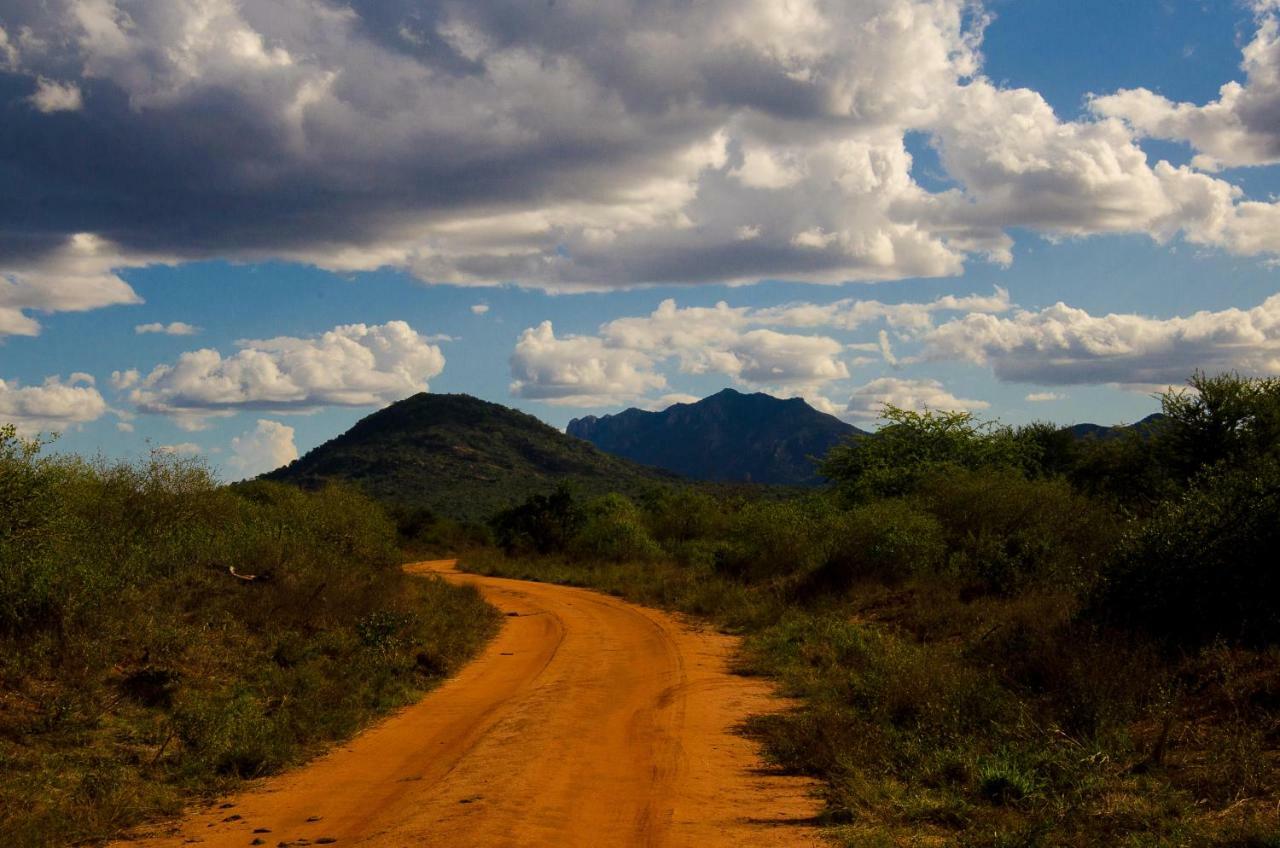 Maneaters Tsavo Exterior foto