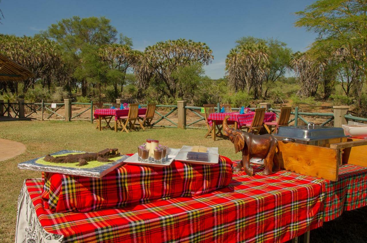 Maneaters Tsavo Exterior foto